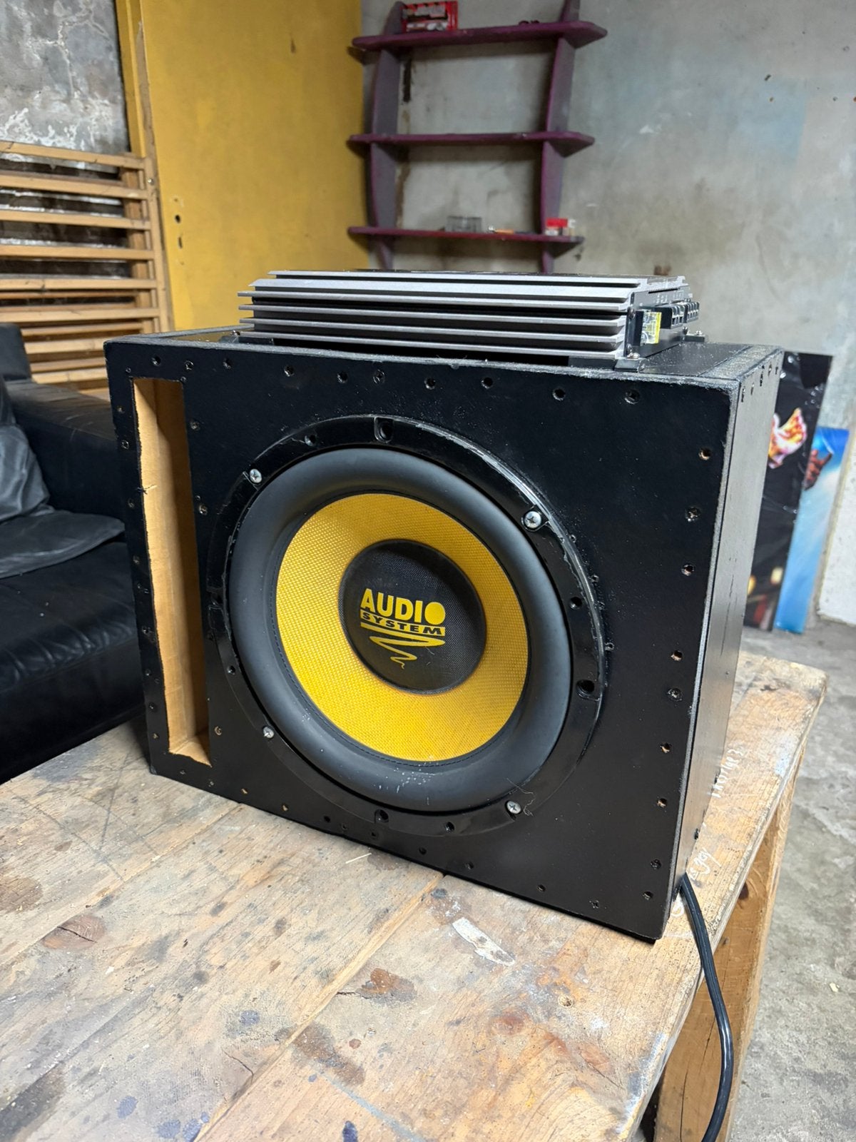 Audio system subwoofer 600wrms met versterker., Ophalen, Zo goed als nieuw