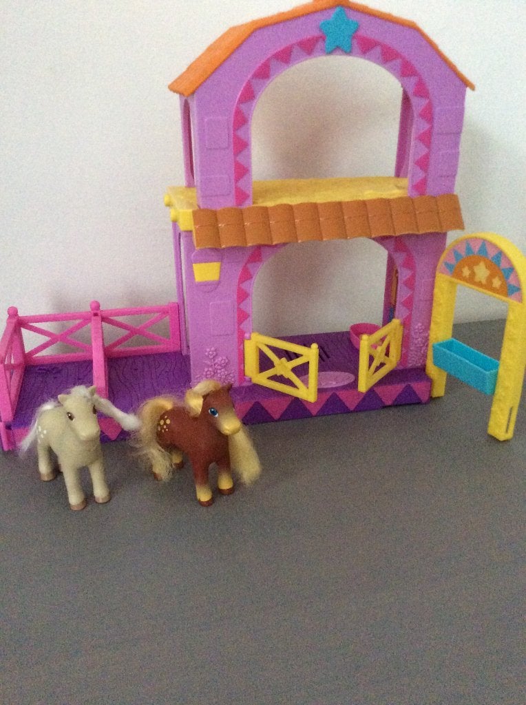 DORA SPEELGOED MANEGE, Ophalen of Verzenden, Zo goed als nieuw