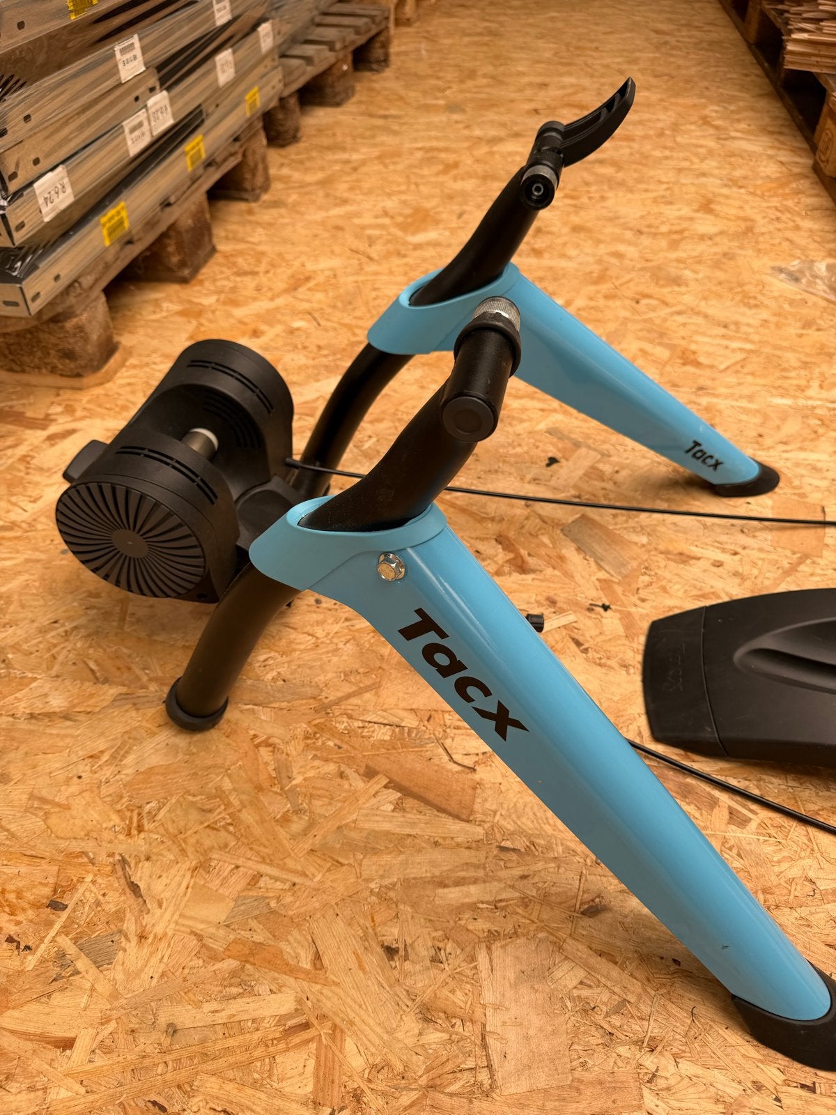 Tacx Boost Fietstrainer + Voorwielsteun | Zo goed als nieuw, De Hout 14, 3991 DK Houten, Nederland, Overige typen, Staal, Zo goed als nieuw