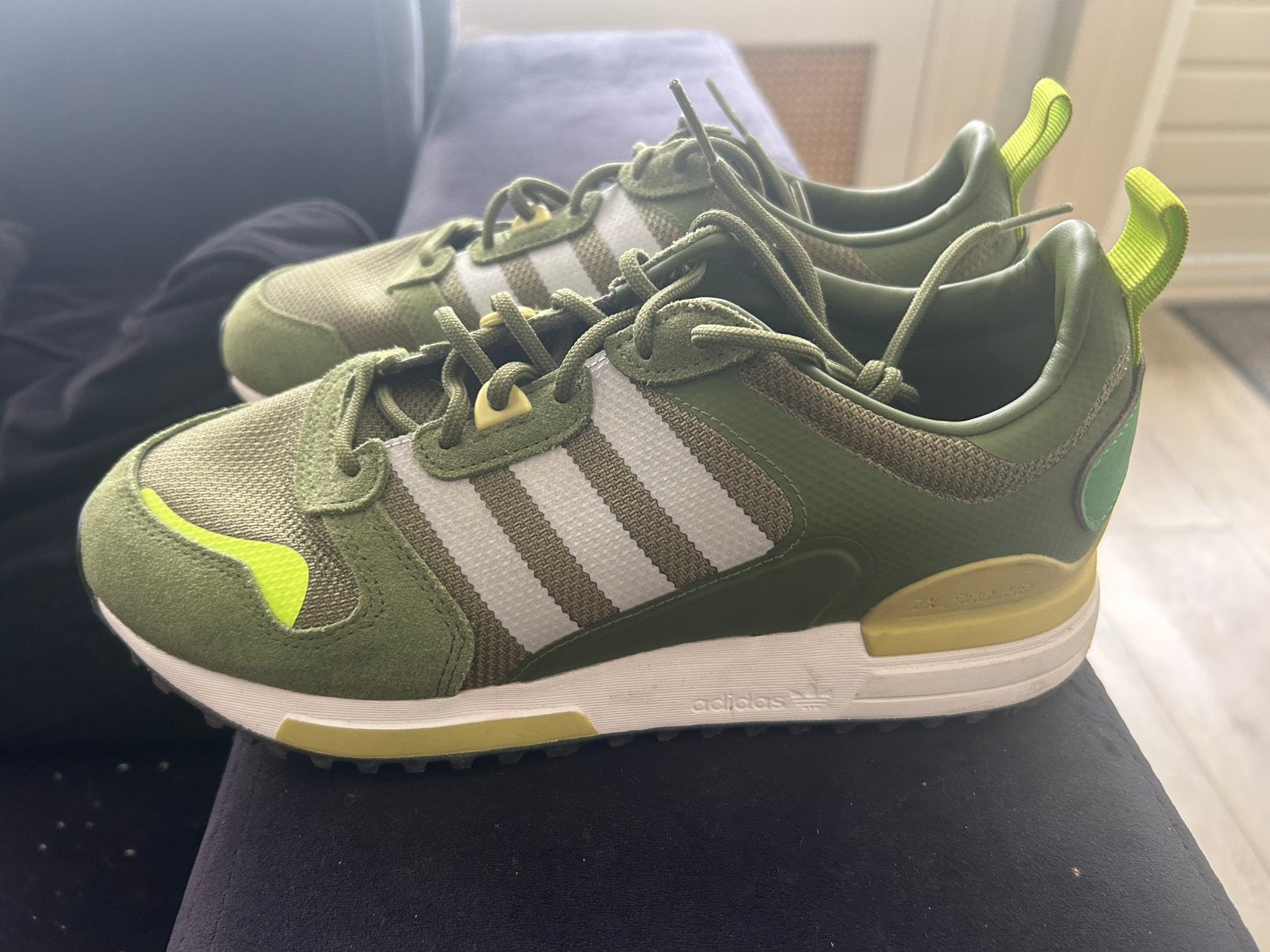 Adidas ZX 700, Ophalen of Verzenden, Zo goed als nieuw, Overige kleuren, Sneakers of Gympen