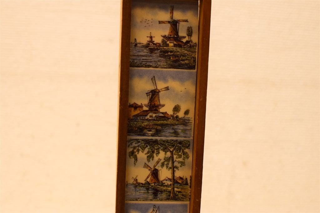 9 kleine tegeltjes in een houten lijstje 48978, Ophalen of Verzenden, Gebruikt