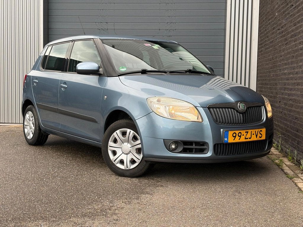 Skoda Fabia 1.6-16V Ambiente Airco|Cruise, Auto's, Skoda, Voorwielaandrijving, Blauw, Bedrijf, Handgeschakeld