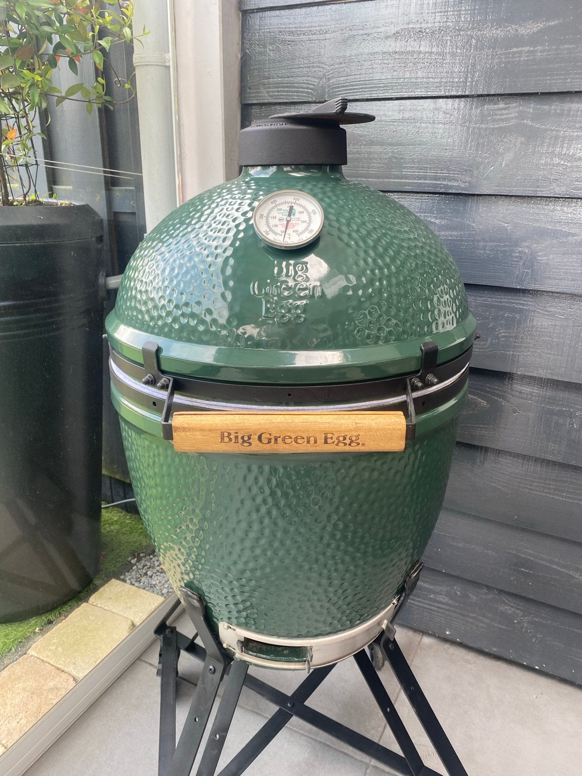 Big Green Egg Large, Tuin en Terras, Houtskoolbarbecues, Ophalen, Zo goed als nieuw, Met accessoires