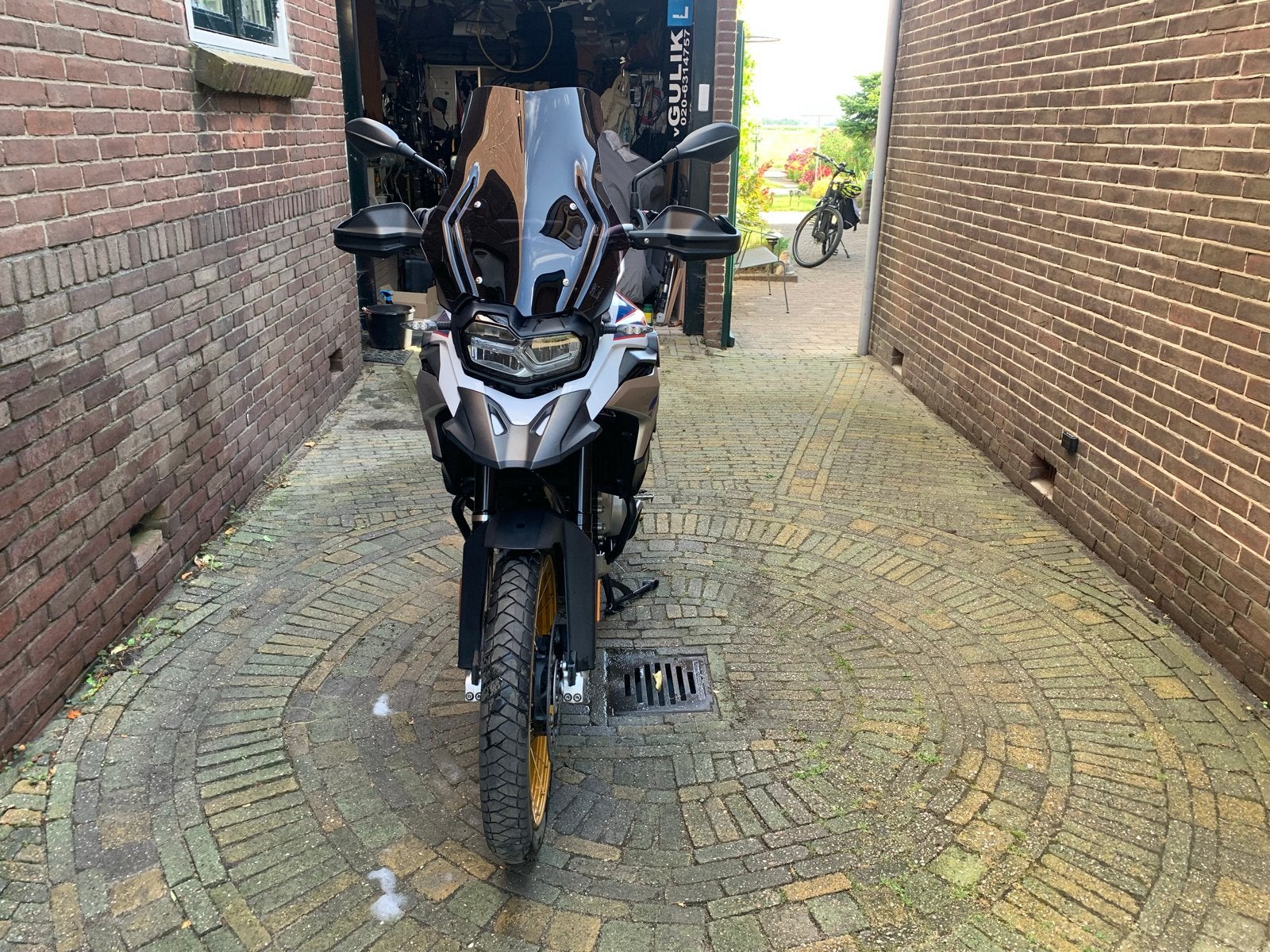 BMW F 850 GS - Zeer complete en goed onderhouden, 853 cc, 2 cilinders, Occasion, Handvatverwarming