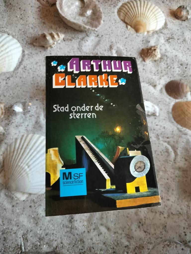 Arthur C Clarke - Stad onder de sterren, Ophalen of Verzenden, Gelezen