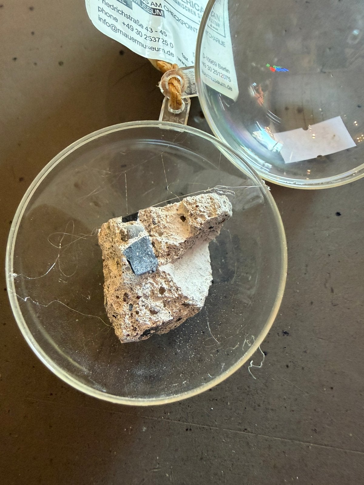 Stukje Berlijnse muur., Antiek en Kunst, Ophalen of Verzenden