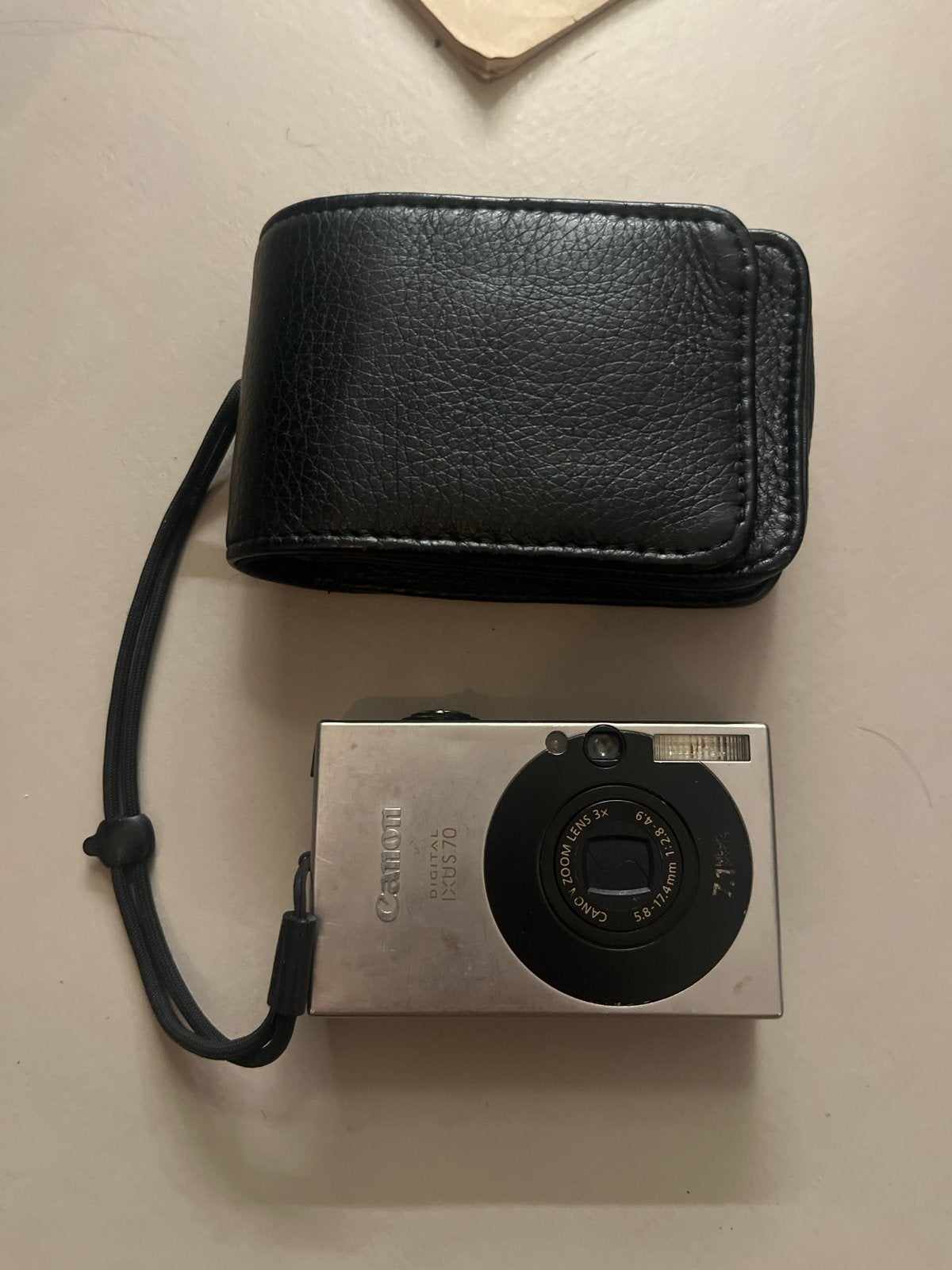 Canon Digital IXUS 70 Compactcamera met hoesje, Gebruikt, Canon, Compactcamera, 4 t/m 7 keer
