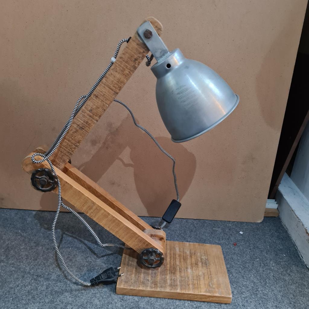 Industriële Tafellamp met Houten Arm en Metalen Kap, Gebruikt, Ophalen of Verzenden, Minder dan 50 cm, Industrieel