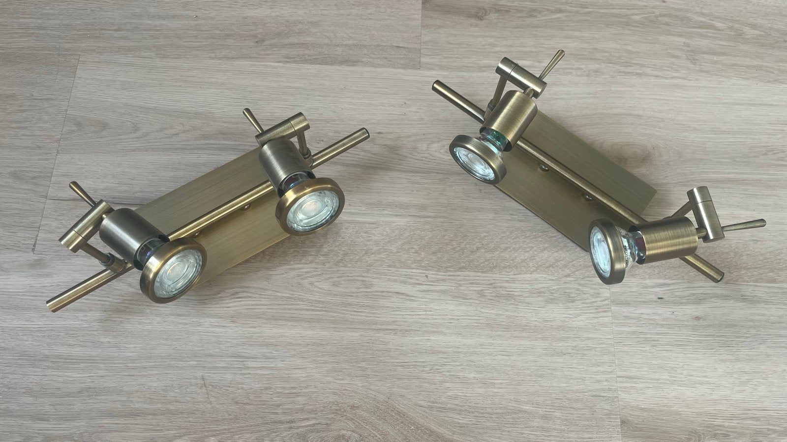 Twee setjes met opbouw spots LED - Geborsteld oud messing, Ophalen, Metaal of Aluminium, Zo goed als nieuw, Led