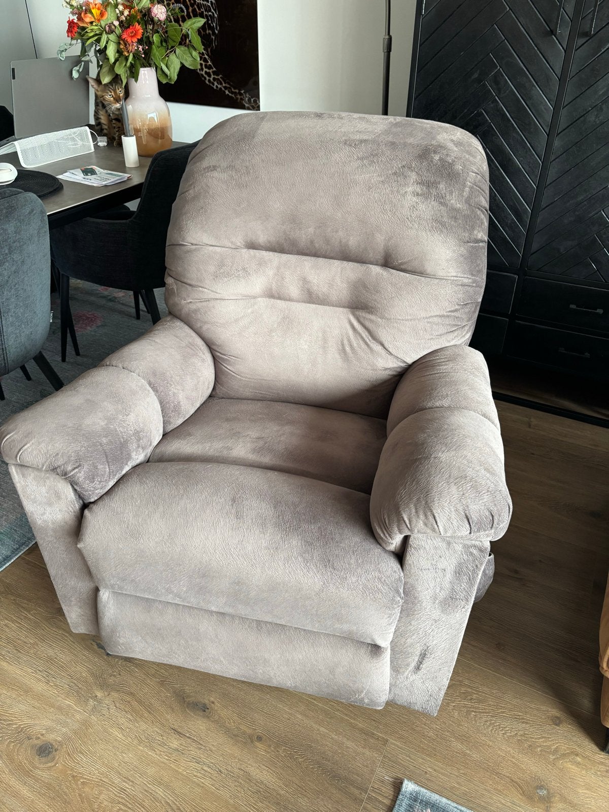 Comfortabele grijze relaxfauteuil met voetensteun, Huis en Inrichting, Ophalen, Gebruikt, Stof, 75 tot 100 cm