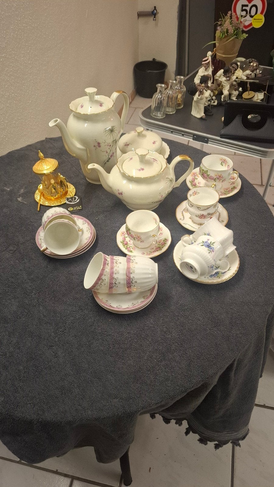 Diverse verzameling: theeservies, decoratie en meer, Ophalen