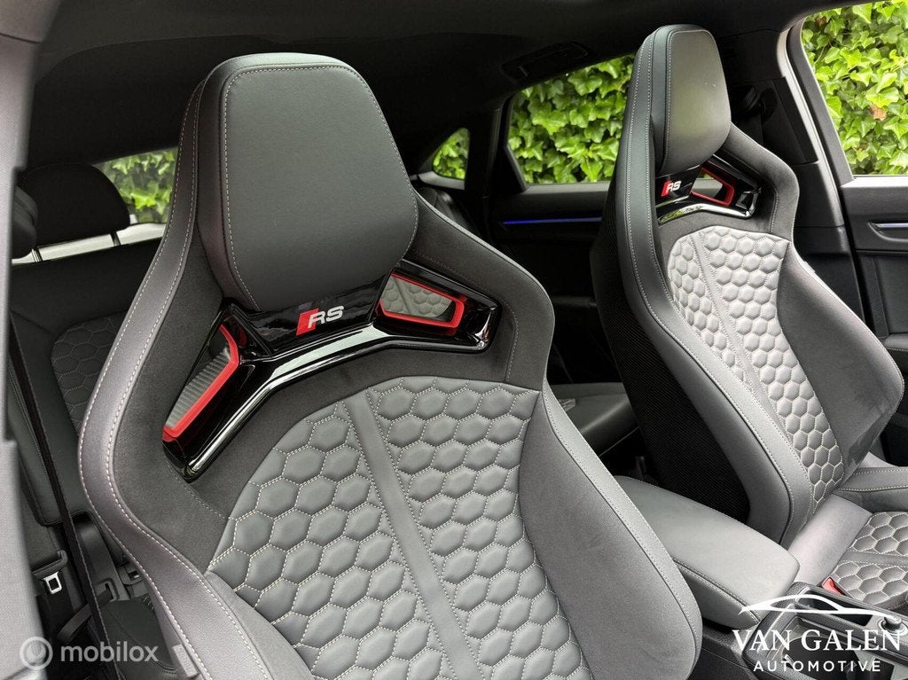 Audi RS Q3 2.5 TFSI 10-Years Edition|Wide Body|Carbon Seats, Auto's, Automaat, 12 maanden, Gebruikt, 1675 kg