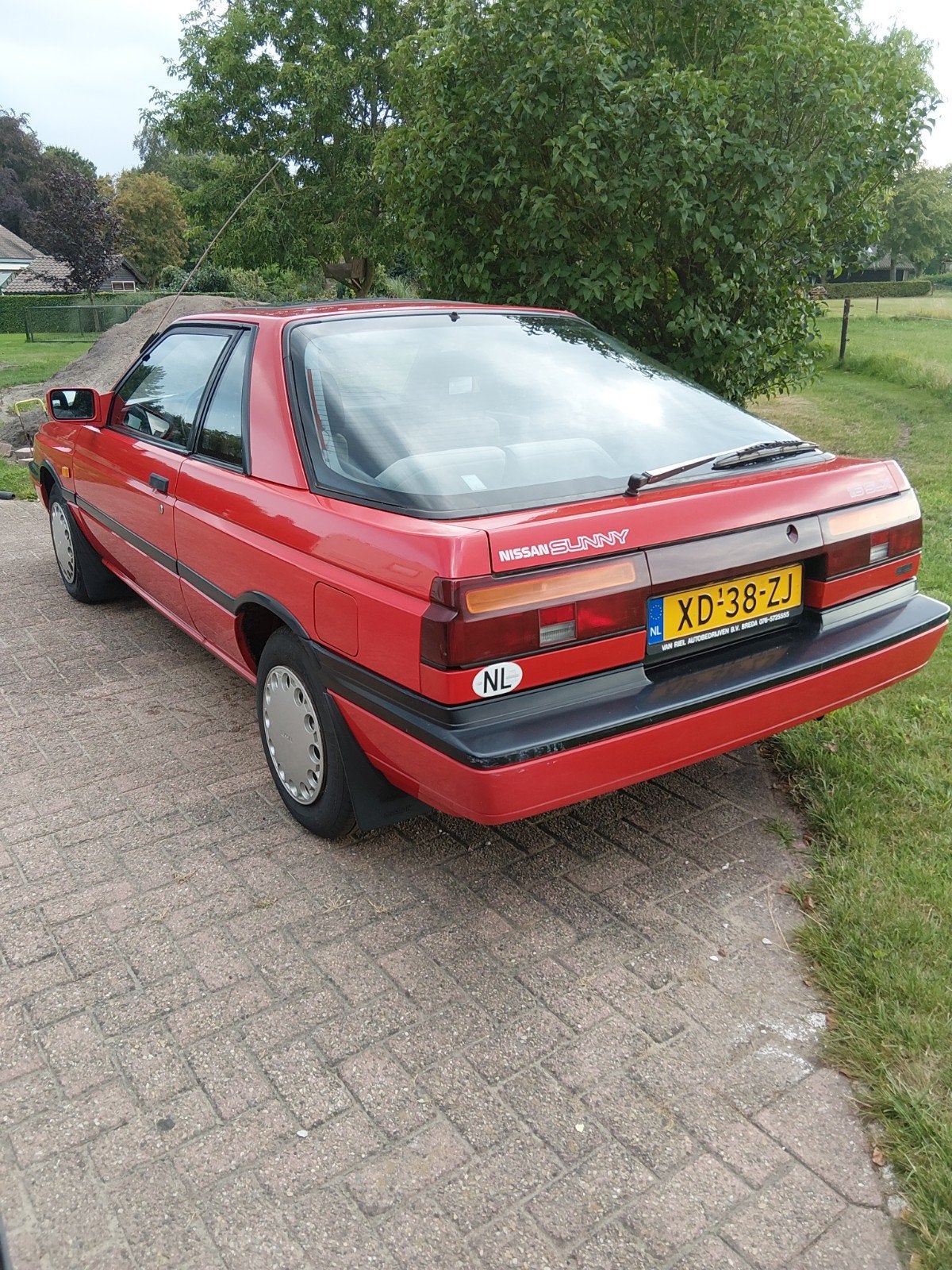Nissan Sunny 1.6 I Coupe K6 1989 Rood, foto 2