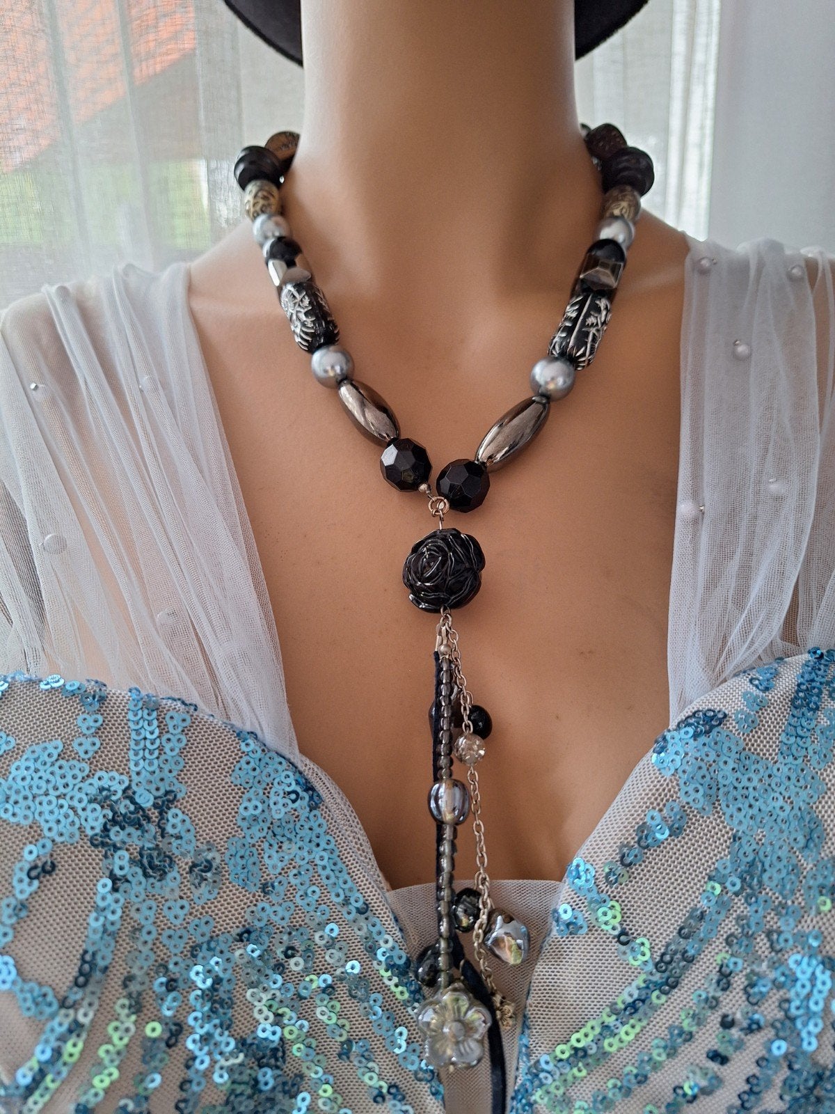 Elegante Zwarte Roos Ketting met Kralen en Hanger, Zwart, Ophalen of Verzenden, Zo goed als nieuw, Overige materialen