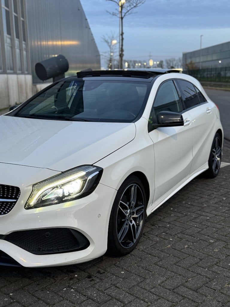 Mercedes-Benz A-Klasse A180 AMG Night Edition Plus, Auto's, 4 cilinders, Alcantara, 1595 cc, 1200 kg