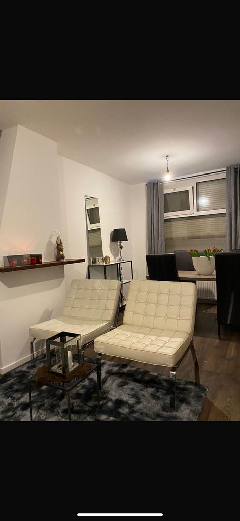 Barcelona stijl stoelen wit leer/staal opknapper, Huis en Inrichting, Fauteuils, Ophalen, Gebruikt, 75 tot 100 cm, Barcelona chique