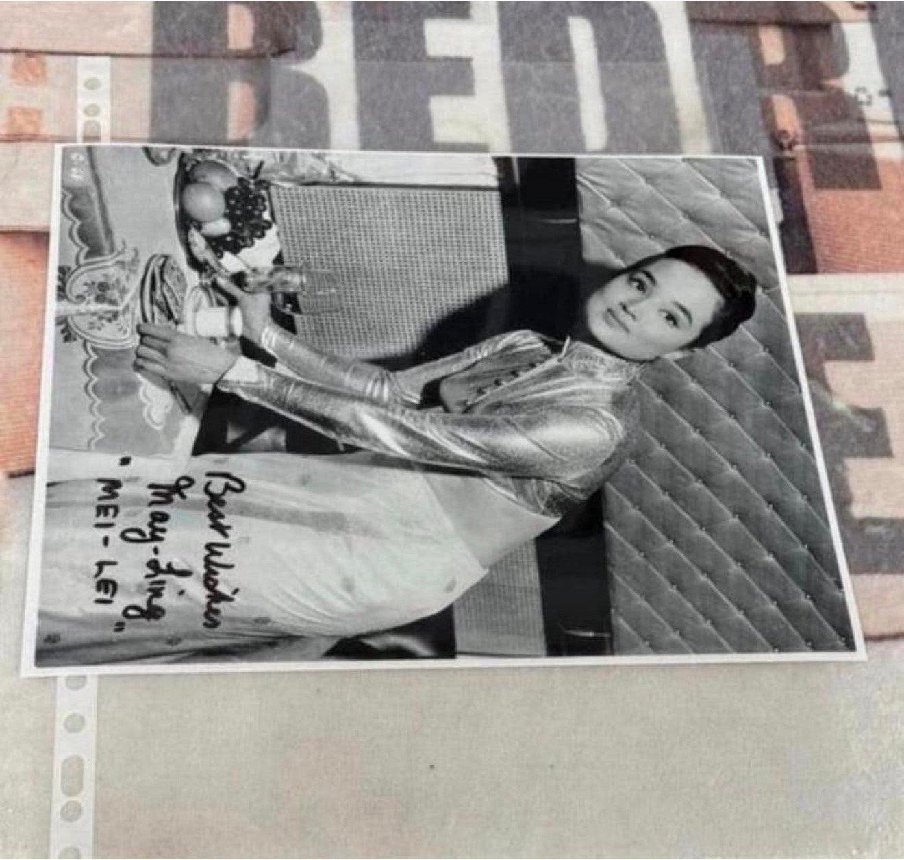 James Bond 007 Goldfinger May Ling Mei Lei signed photo COA, P, P, P, Ophalen of Verzenden