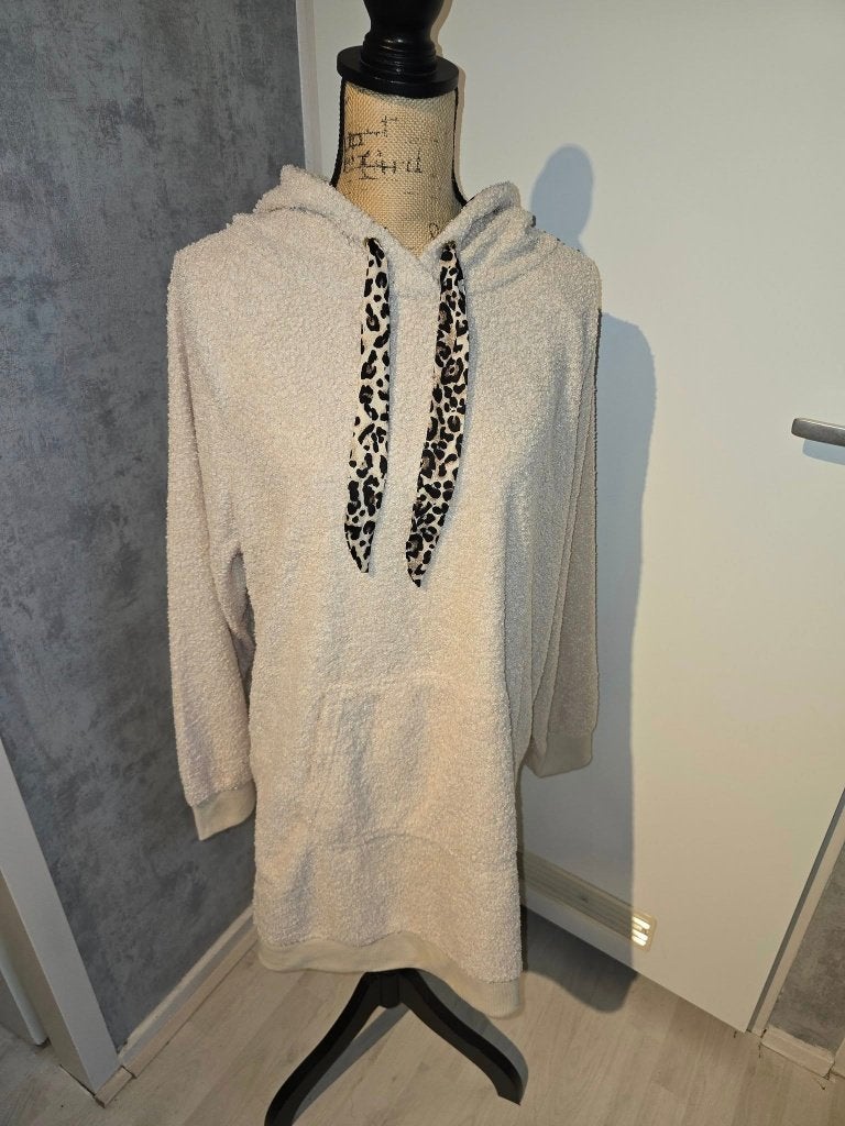 Comfortabele hoodie jurk met luipaardprint details one size, Ophalen of Verzenden, Zo goed als nieuw, Maat 38/40 (M), Beige