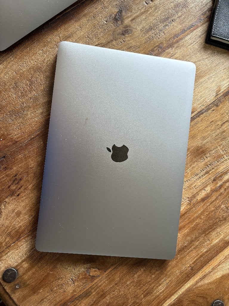 Te koop: MacBook Pro 15-inch (2016) | Werkt uitstekend, Computers en Software, Apple Macbooks, Gebruikt, 2 tot 3 Ghz, 15 inch