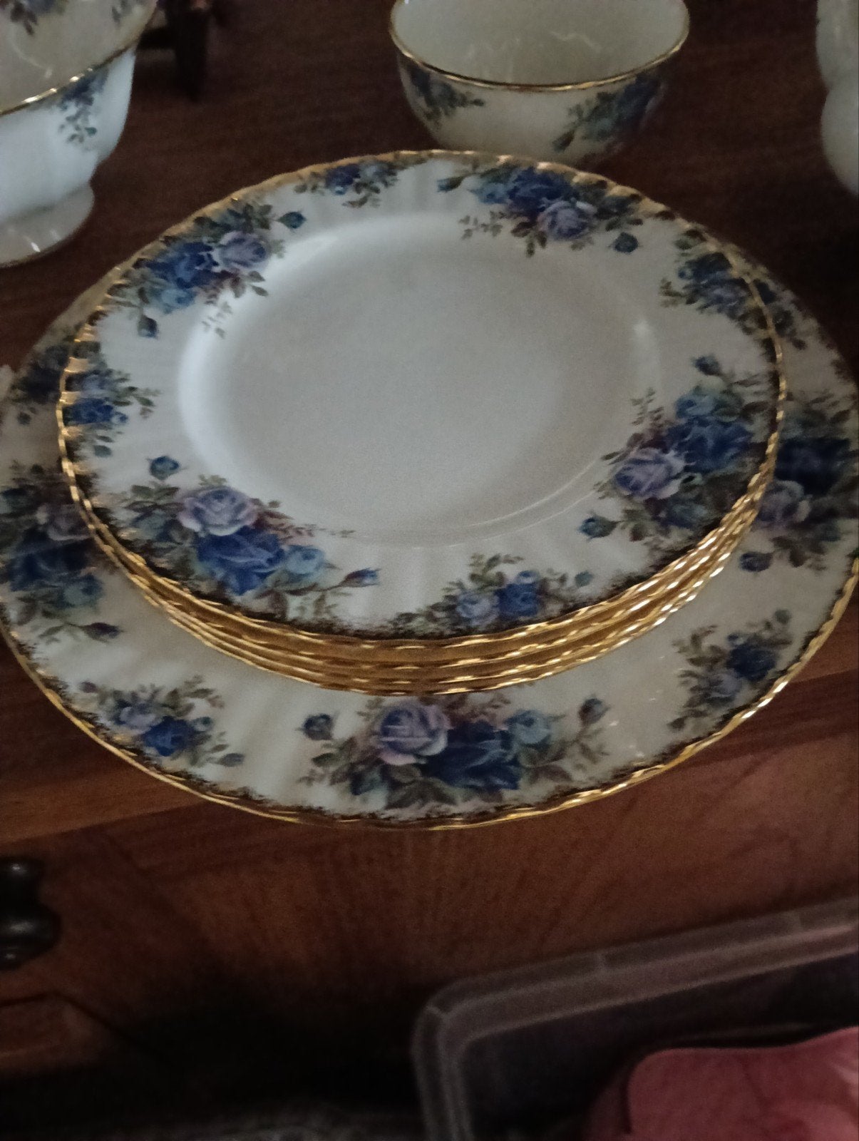 Royal Albert delen, Ophalen