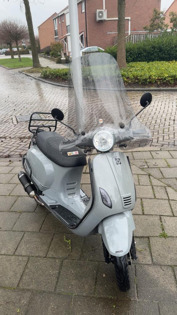 Agm vx50 DEZE WEEK OPHALEN 550€, Fietsen en Brommers, Snorfietsen en Snorscooters, Zo goed als nieuw, Overige merken, Benzine