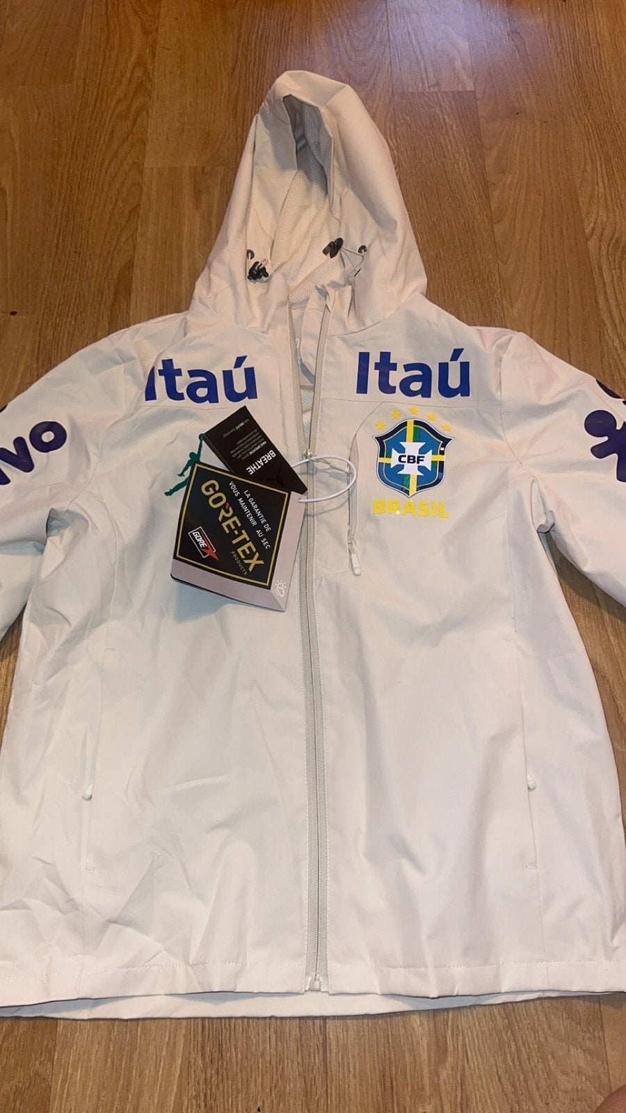 Nike Jordan x CBF Brazilië Gore-Tex Jas Maat M, Ophalen of Verzenden, Nieuw, Maat 48/50 (M), Wit
