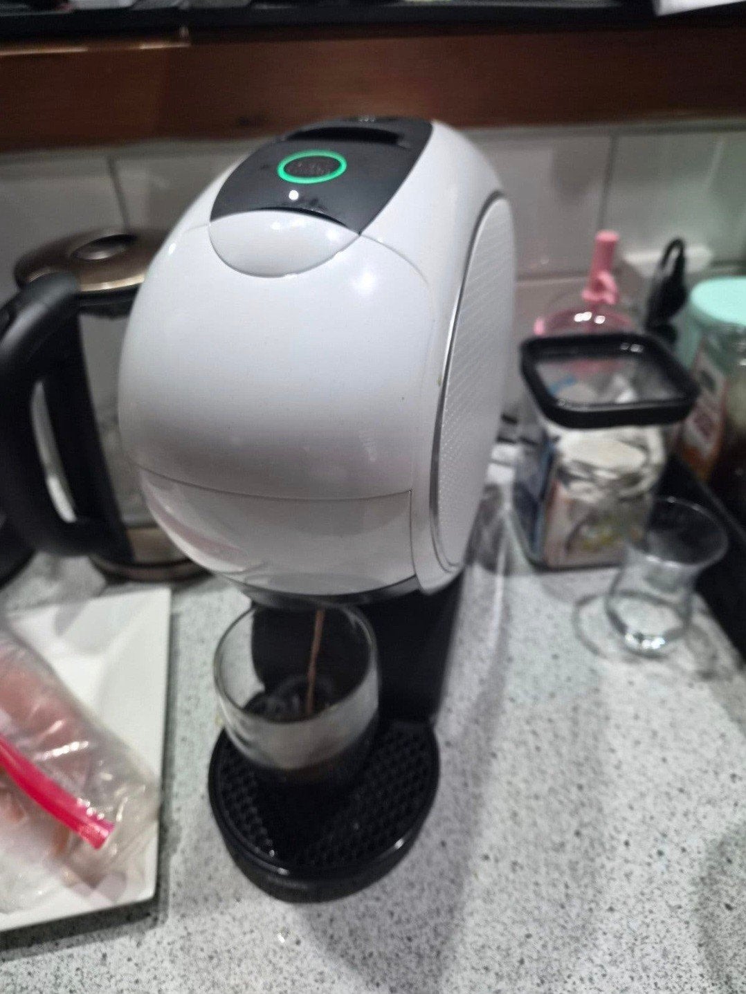 Nescafé Dolce Gusto Neo Latte wit zo goed als nieuw, Witgoed en Apparatuur, Koffiezetapparaten, Koffiemachine, Ophalen of Verzenden