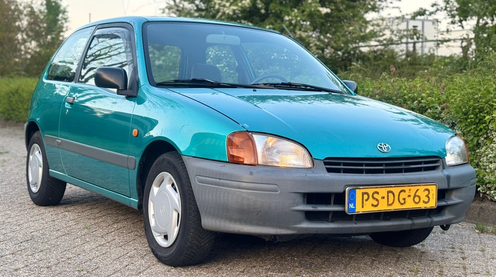 Toyota Starlet 1.3 AUTOMAAT Trekhaak NEW APK 2027, Auto's, Stof, 4 cilinders, Starlet, 400 kg