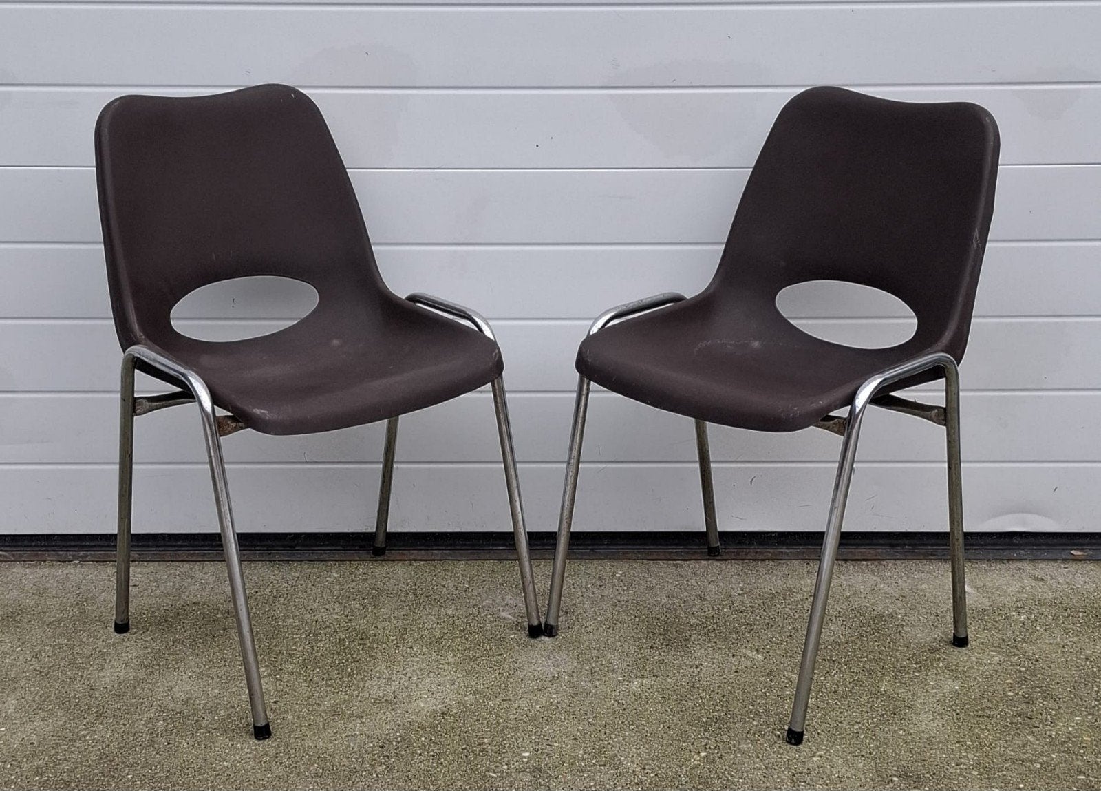 13 x Kunststof kuipstoelen bruin kantine horeca stoelen cafe, Huis en Inrichting, Stoelen, Kunststof, Bruin, Ophalen of Verzenden