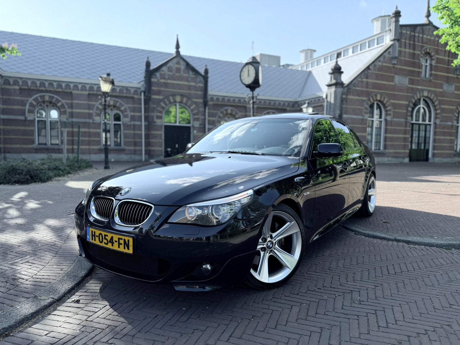 BMW 5-SERIE | 540i V8 | EXECUTIVE | M-PAKKET | 63000KM, 4000 cc, Zwart, Particulier, Geïmporteerd