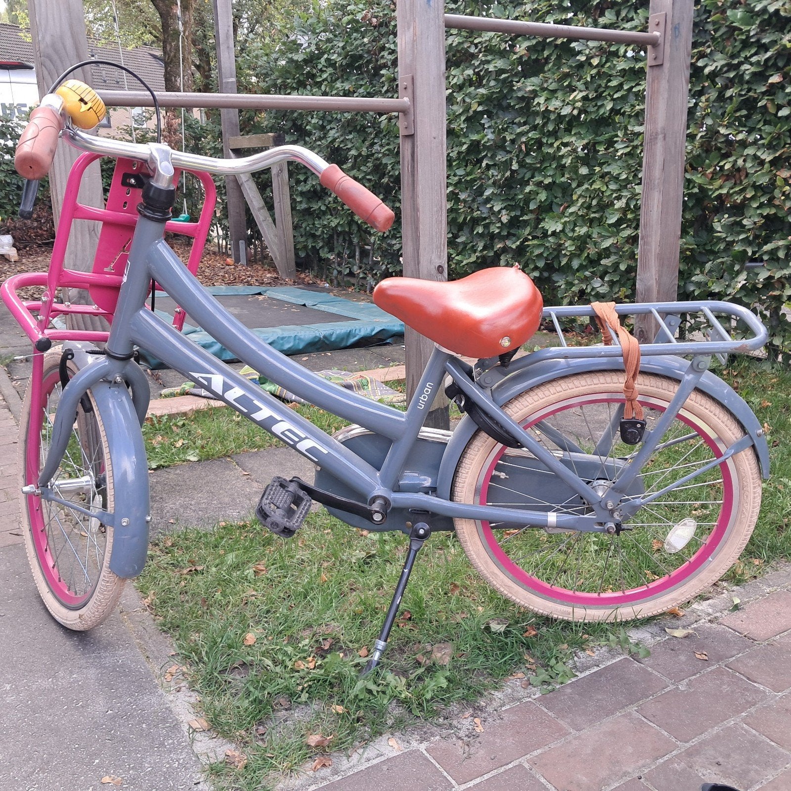 Altec Urban kinderfiets 20 inch met voordrager, Fietsen en Brommers, Ophalen, Terugtraprem, Altec, Gebruikt