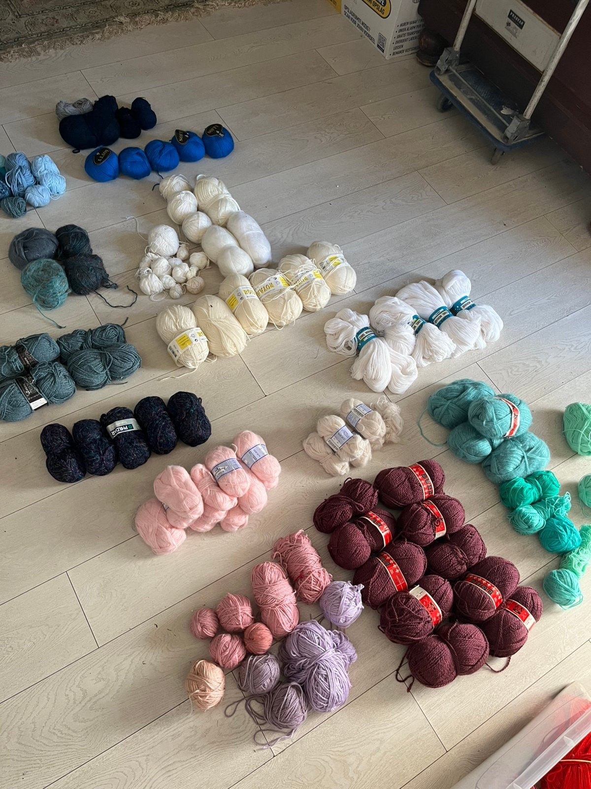 Diverse kleuren wol zie voor de foto’s details, Hobby en Vrije tijd, Ophalen, Zo goed als nieuw, Breien of Haken, Wol of Garen