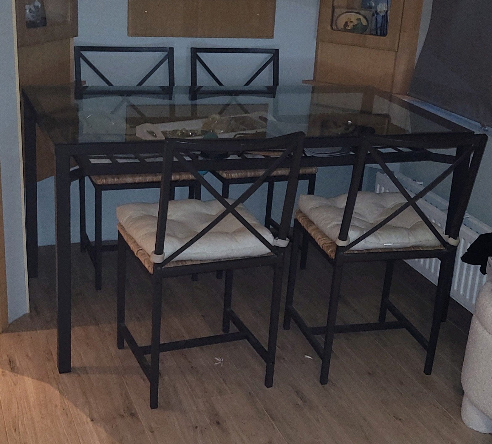 *IKEA TÄRENDÖ Eettafel met 4 stoelen - Glas & Zwart Staal, Ophalen, Gebruikt, Met glasplaat, 4 tot 6 stoelen