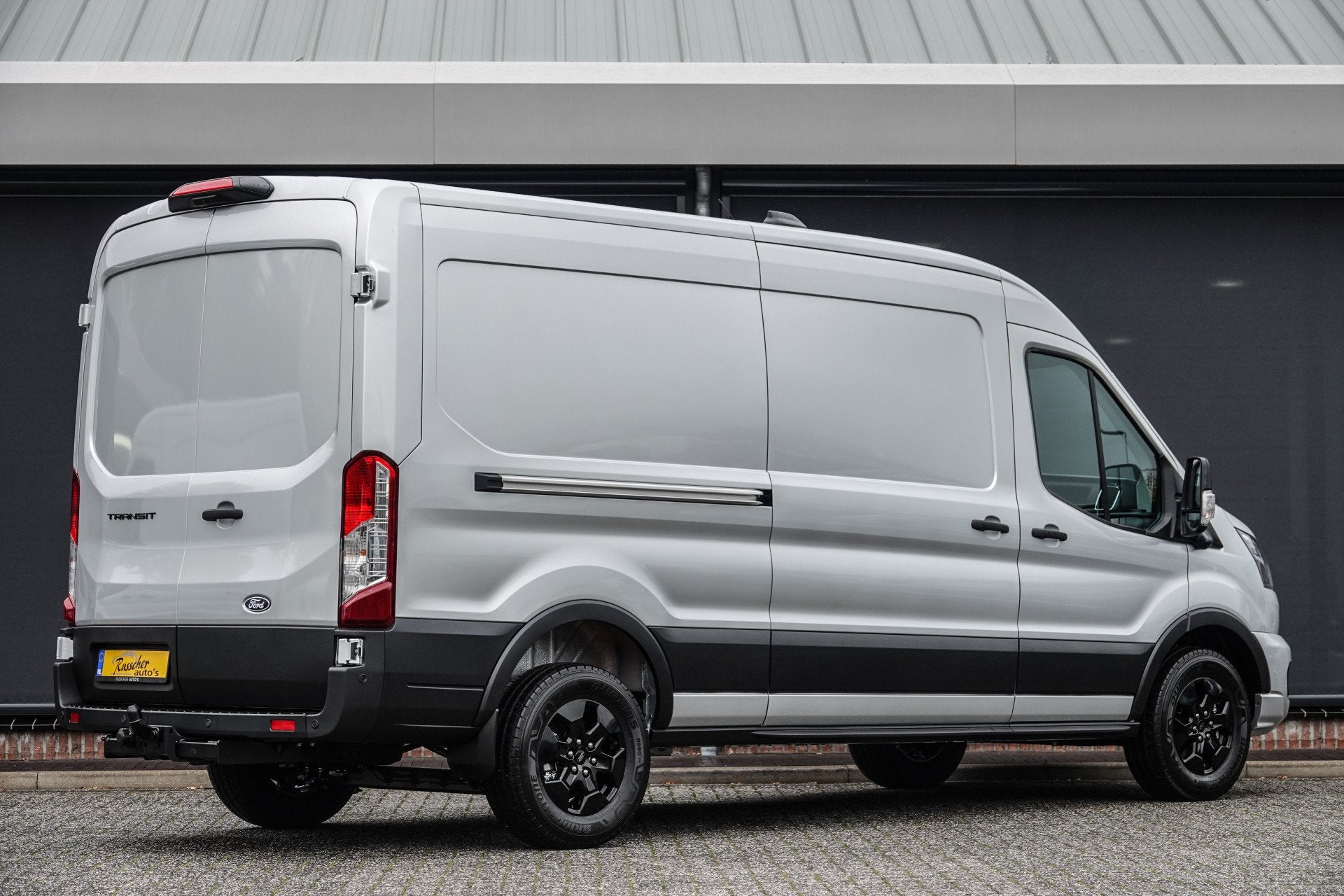 Ford Transit L3H2 | 165Pk | 3.500kg. trekgewicht | 350 | Rap, Voorwielaandrijving, 12 maanden, Stof, Zwart