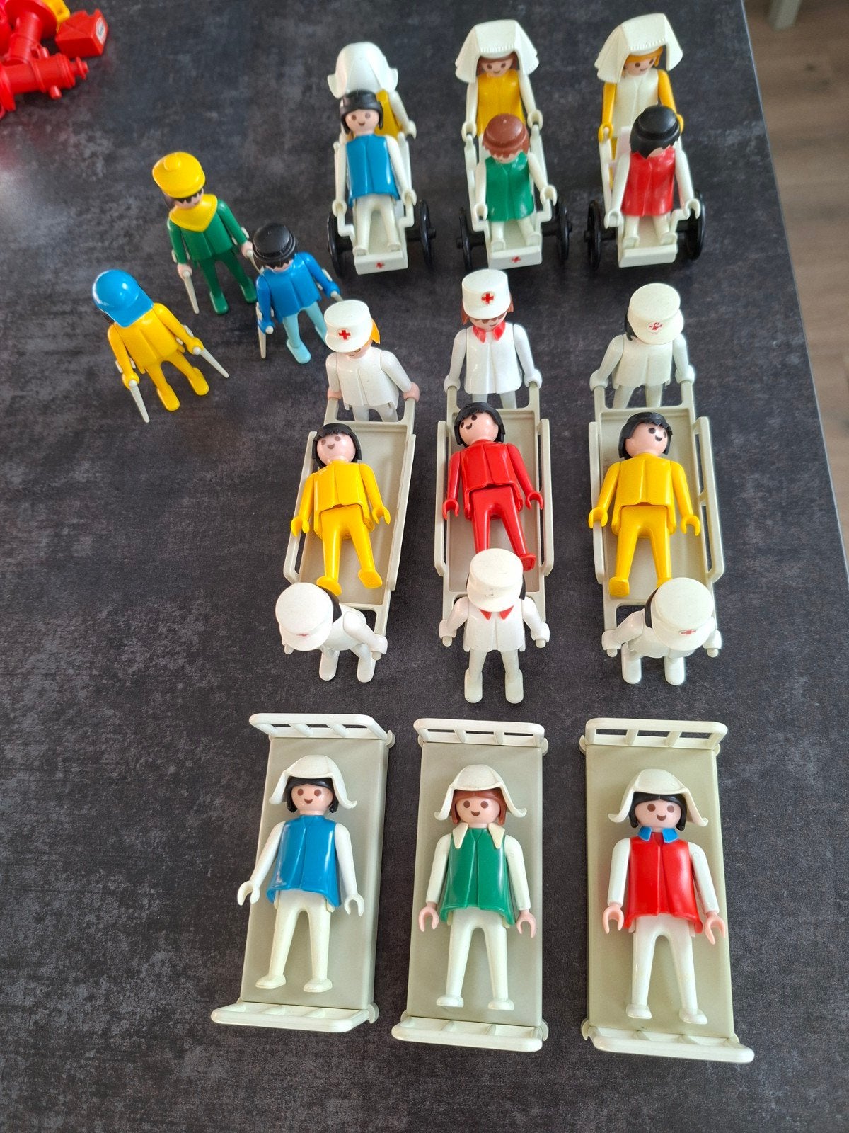 playmobiel geobra '70 vintage 21 popjes bed rolstoel krukken, Ophalen of Verzenden, Gebruikt, Losse onderdelen, Figuren