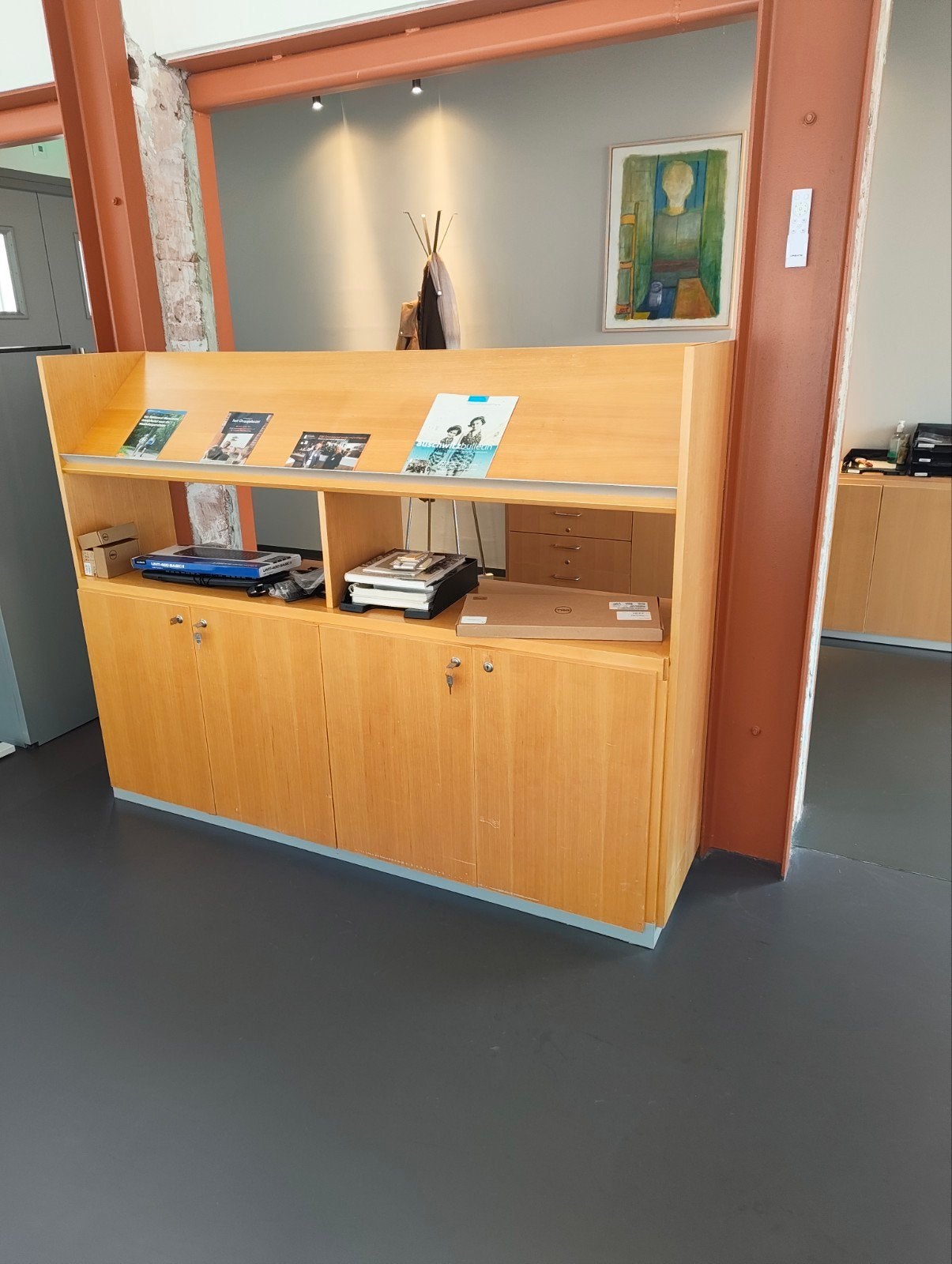 Houten kast met open vakken en deuren, 100 tot 150 cm, 150 tot 200 cm, Ophalen of Verzenden, 25 tot 50 cm