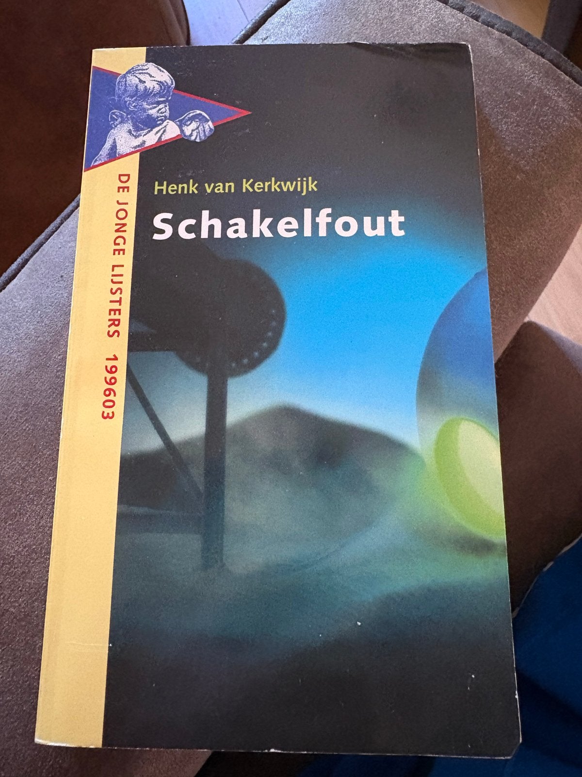 Schakelfout - Henk van Kerkwijk (De Jonge Lusters), Boeken, Fantasy, Gelezen, Ophalen of Verzenden