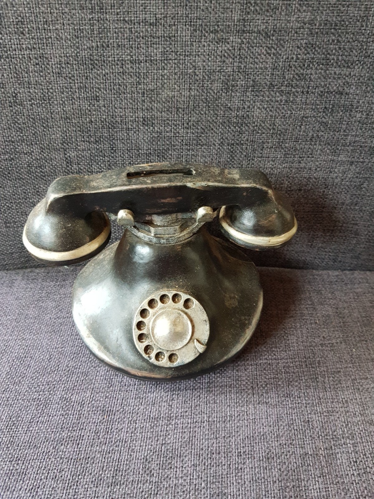 Telefoon spaarpot van hout en ijzer., Verzamelen, Spaarpotten, Verzenden, Dier