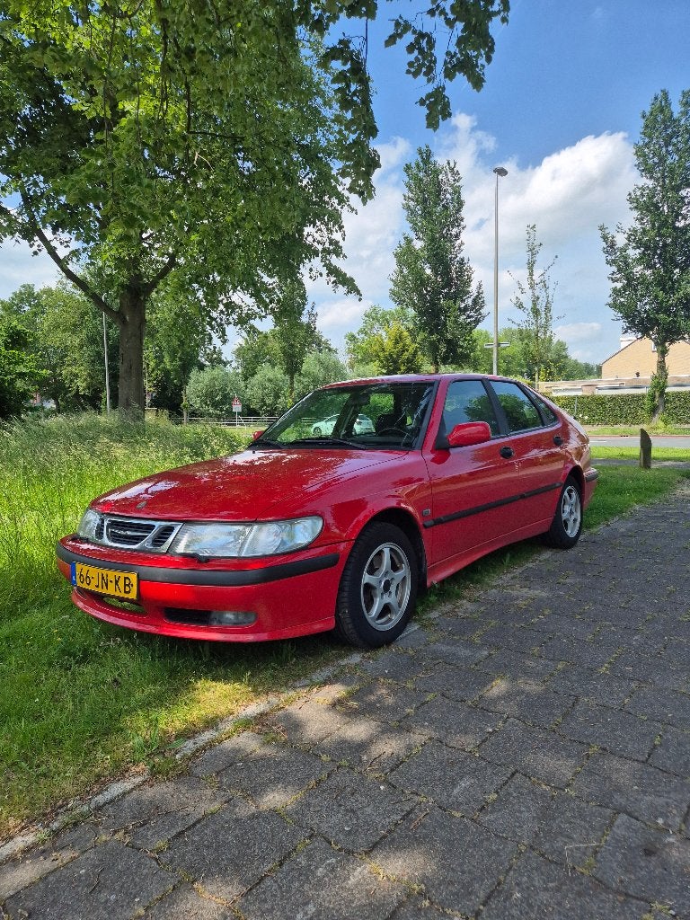 Saab 9-3 2.0T 110KW 2002 Rood, Auto's, Saab, Voorwielaandrijving, Stof, 4 cilinders, Origineel Nederlands