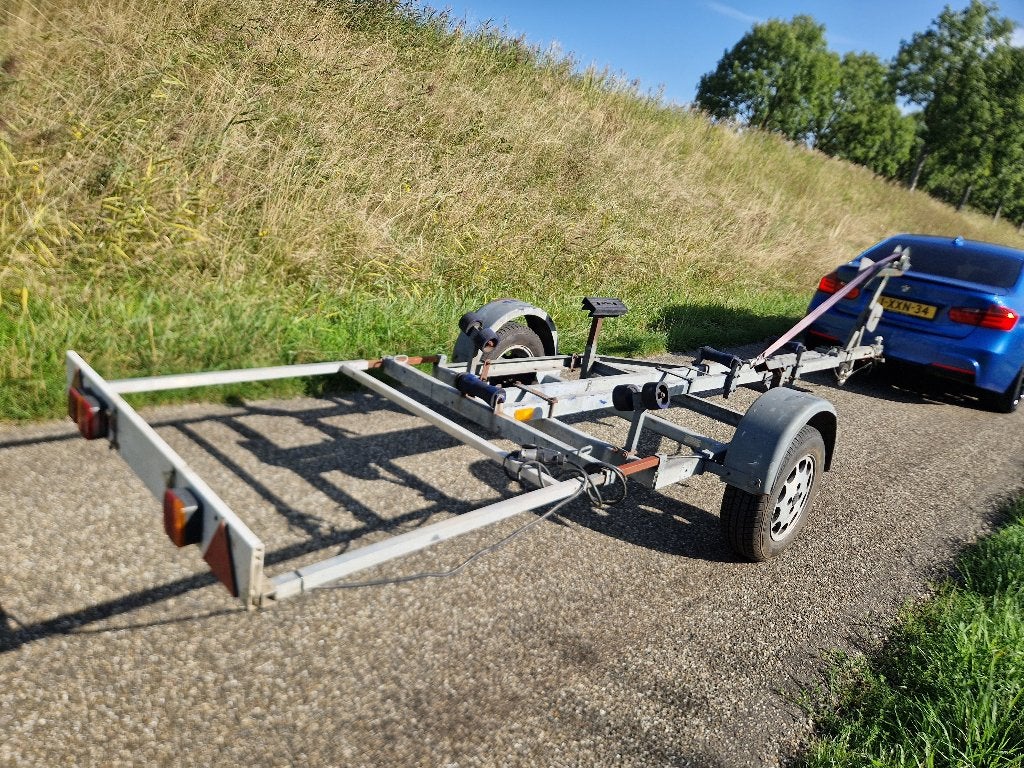 Kanteltrailer met 850 kg as voor boten tot 5.5 meter € 850,-, Ophalen, Minder dan 1500 kg, Gebruikt, Overige typen