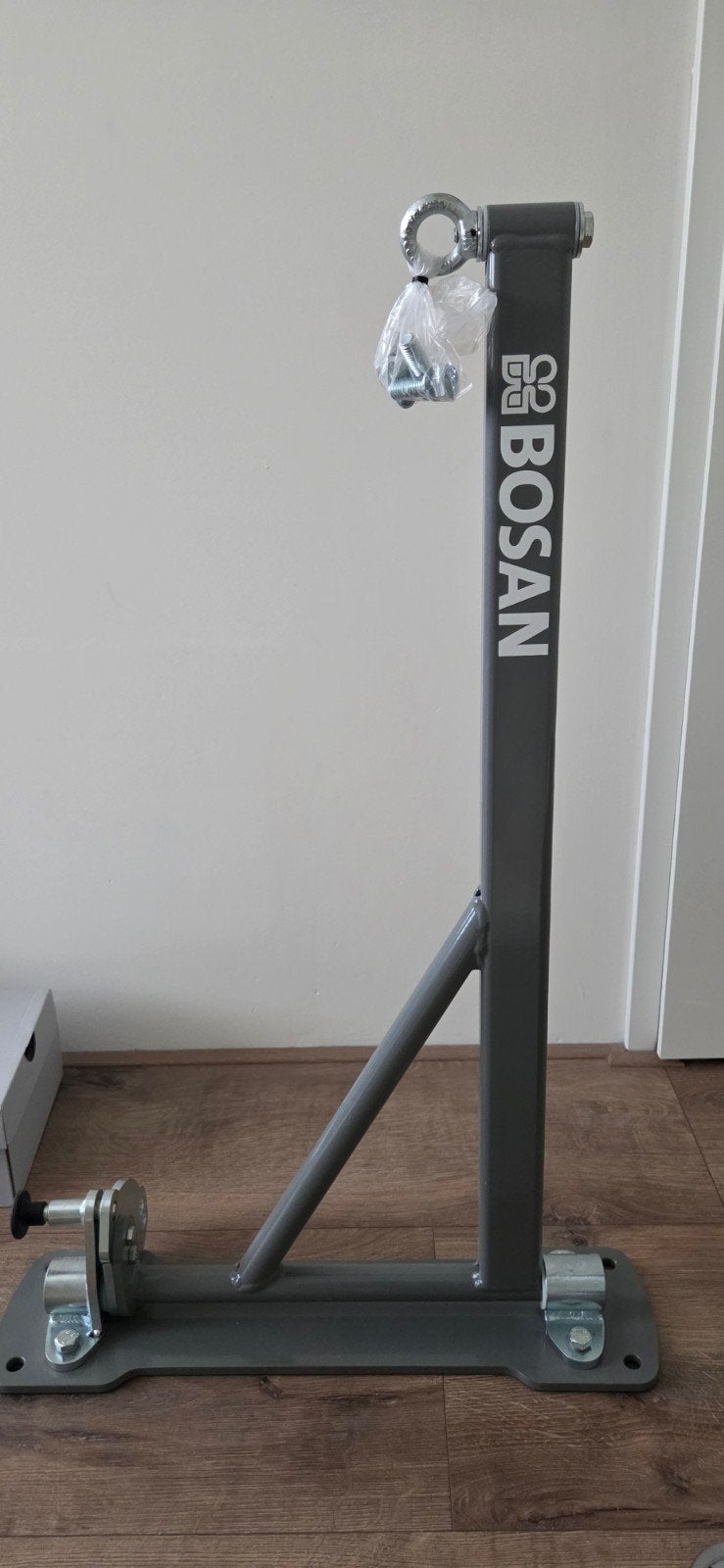 Bokszak muurbeugel Nieuw met lichte roestplek, Ophalen, Nieuw, Boks-accessoire
