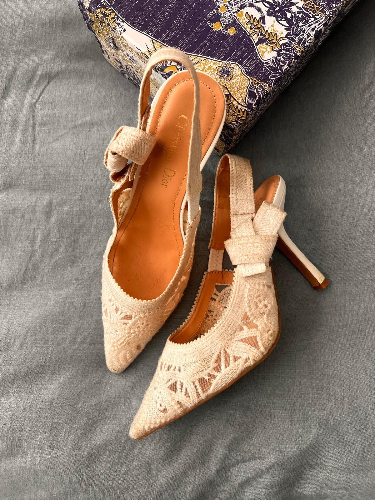 Dior D-Doll Slingback Pump - Crème kant - Maat 38, Ophalen of Verzenden, Zo goed als nieuw, Overige kleuren, Pumps