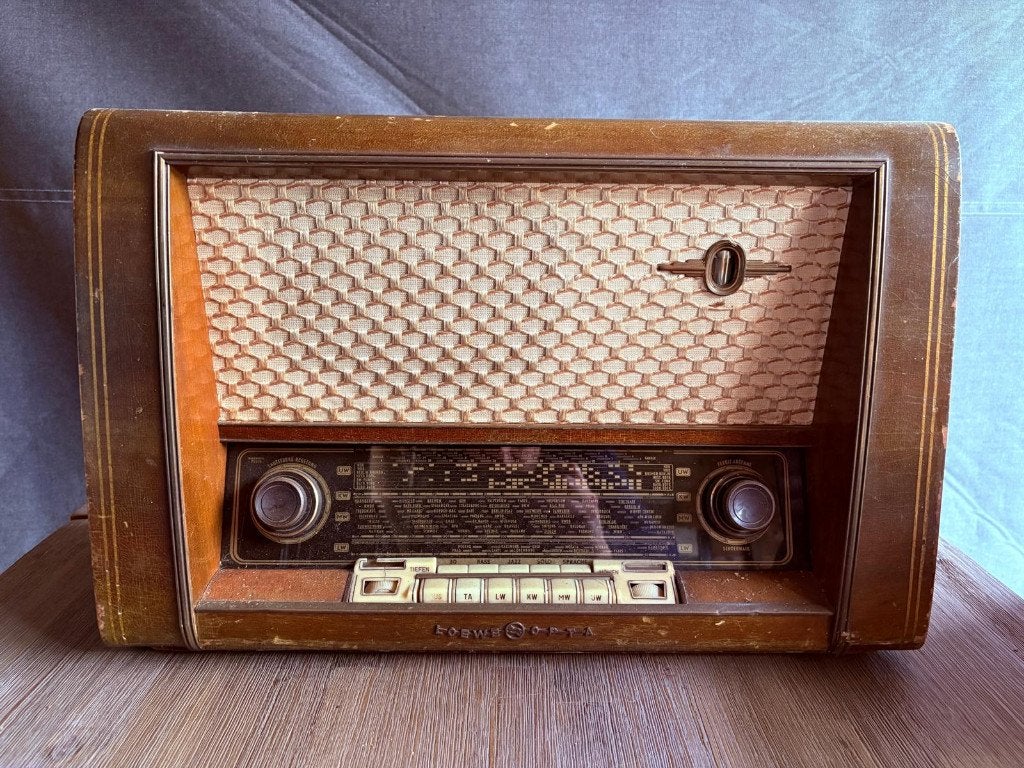 Antieke Loewe Opta radio, omgebouwd naar Bluetooth., Ophalen of Verzenden