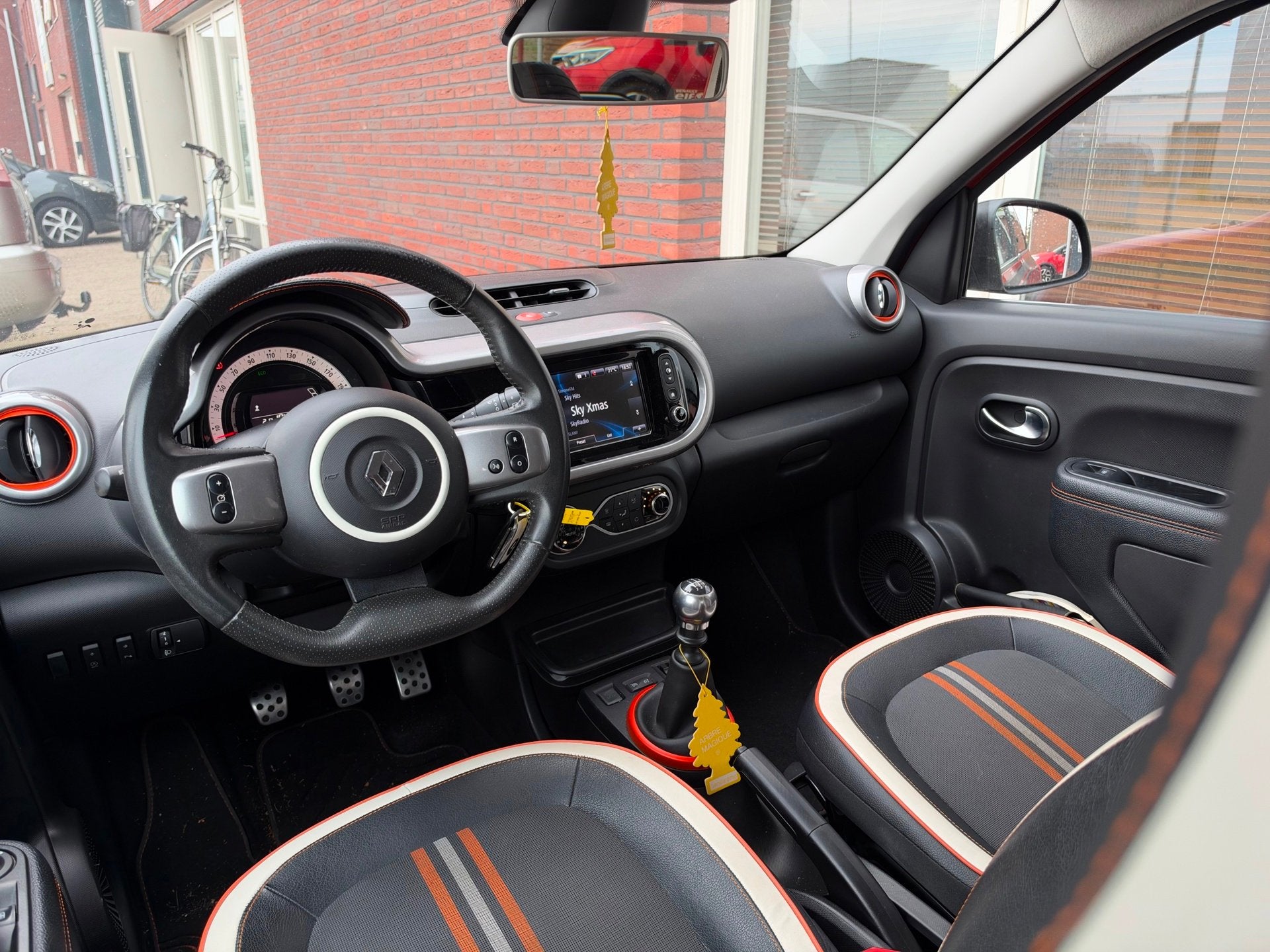 Renault Twingo 0.9 TCe GT / Navi / Camera / Leder / PDC / DA, 898 cc, Overige kleuren, 4 stoelen, Leder en Stof