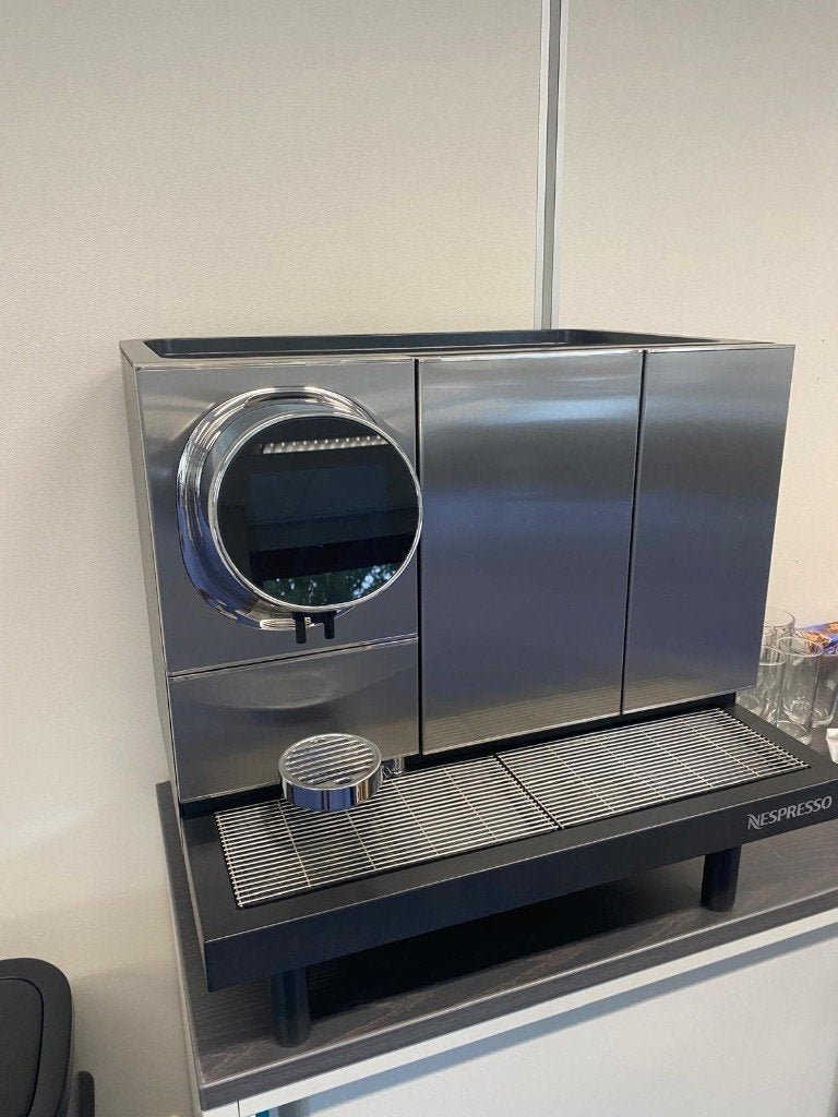 Nespresso Momento Coffee & Milk 120 + Accessoires, Ophalen, 10 kopjes of meer, Koffiemachine, Zo goed als nieuw