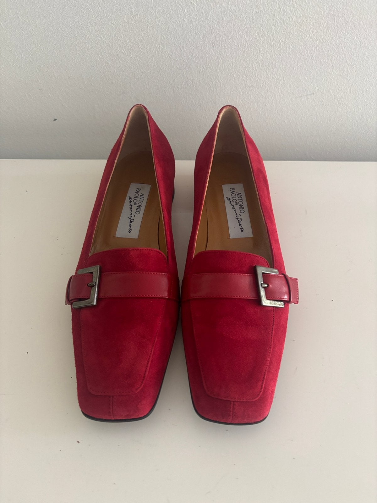 Maat 41 rood suède instappers met gesp Antonio Paolo, Kleding | Dames, Verzenden, Instappers, Nieuw, Rood