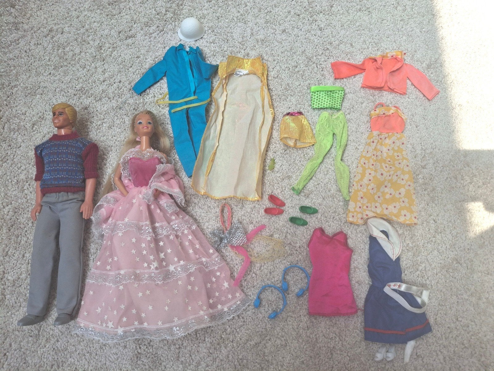 Vintage Barbie en Ken poppen met kleding en accessoires, Ophalen of Verzenden, Gebruikt, Barbie