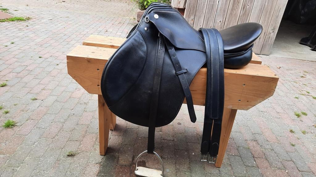 Kieffer Aachen Classic 16,5 inch compleet zadel en hoofdstel, Dieren en Toebehoren, Paarden en Pony's | Zadels, Ophalen of Verzenden