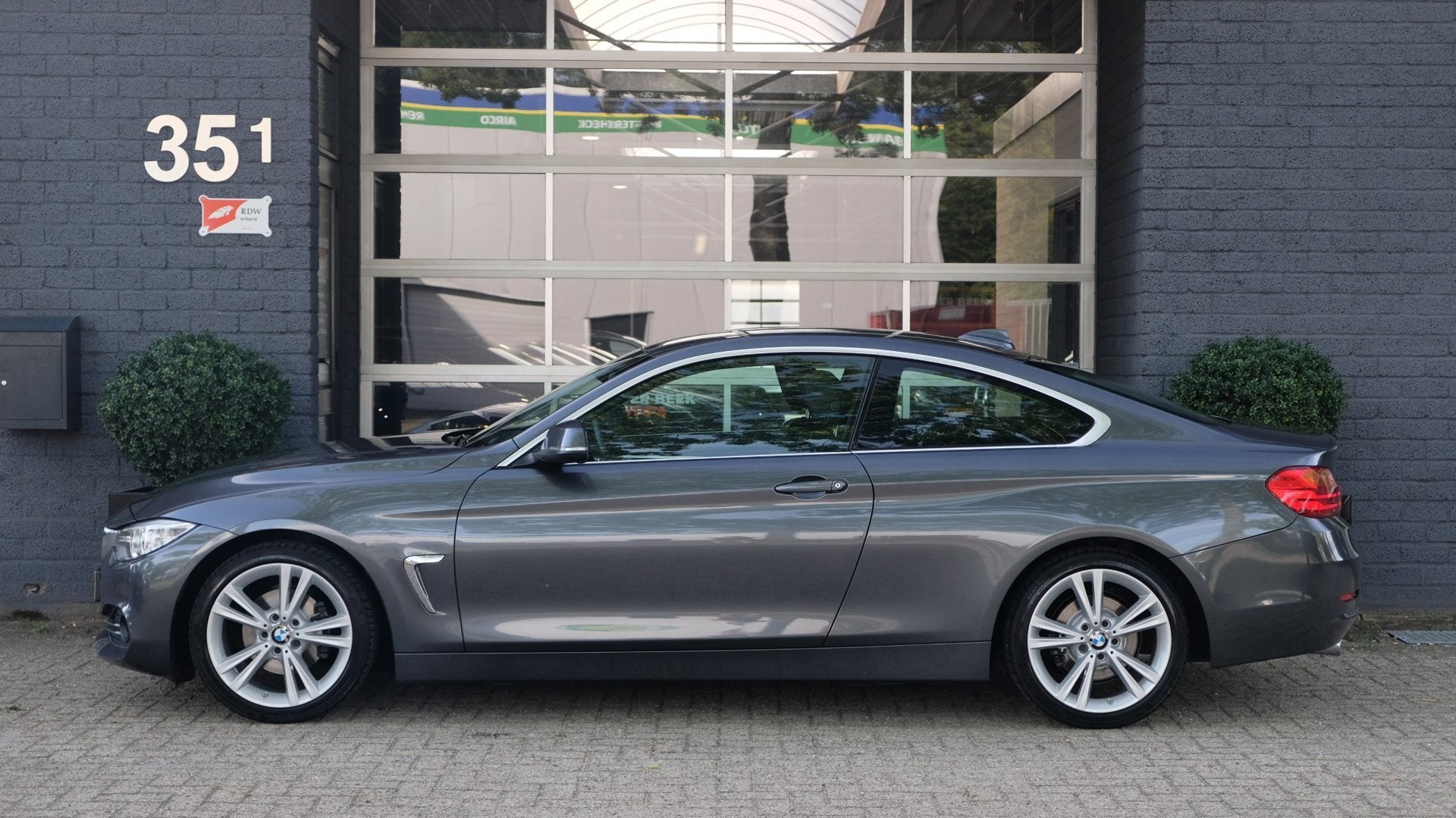 BMW 4-serie Coupé 420i High Executive Leder Camera | 1e eig, Auto's, Automaat, Dealer onderhouden, Achterwielaandrijving, Gebruikt