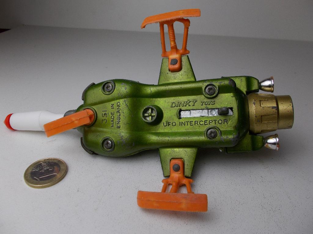 1971 Dinky Toys 351 SHADO UFO INTERCEPTOR + werkende raket!, Ophalen of Verzenden, Gebruikt, Overige typen, Dinky Toys